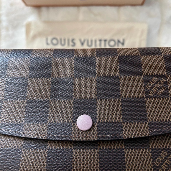 Louis Vuitton Emelie Wallet - Picture 4 of 6